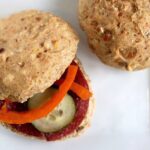 Speltrundstykker med cottage cheese